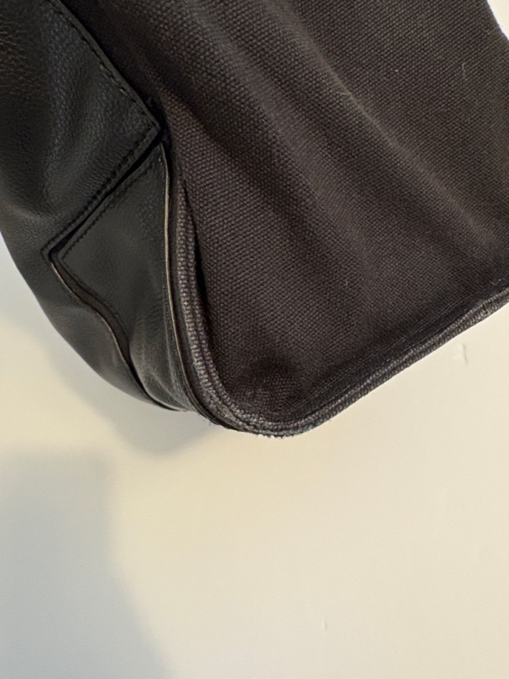 Tory Burch Black Pebbled Leather Tote with Logo - Picture 9 of 12